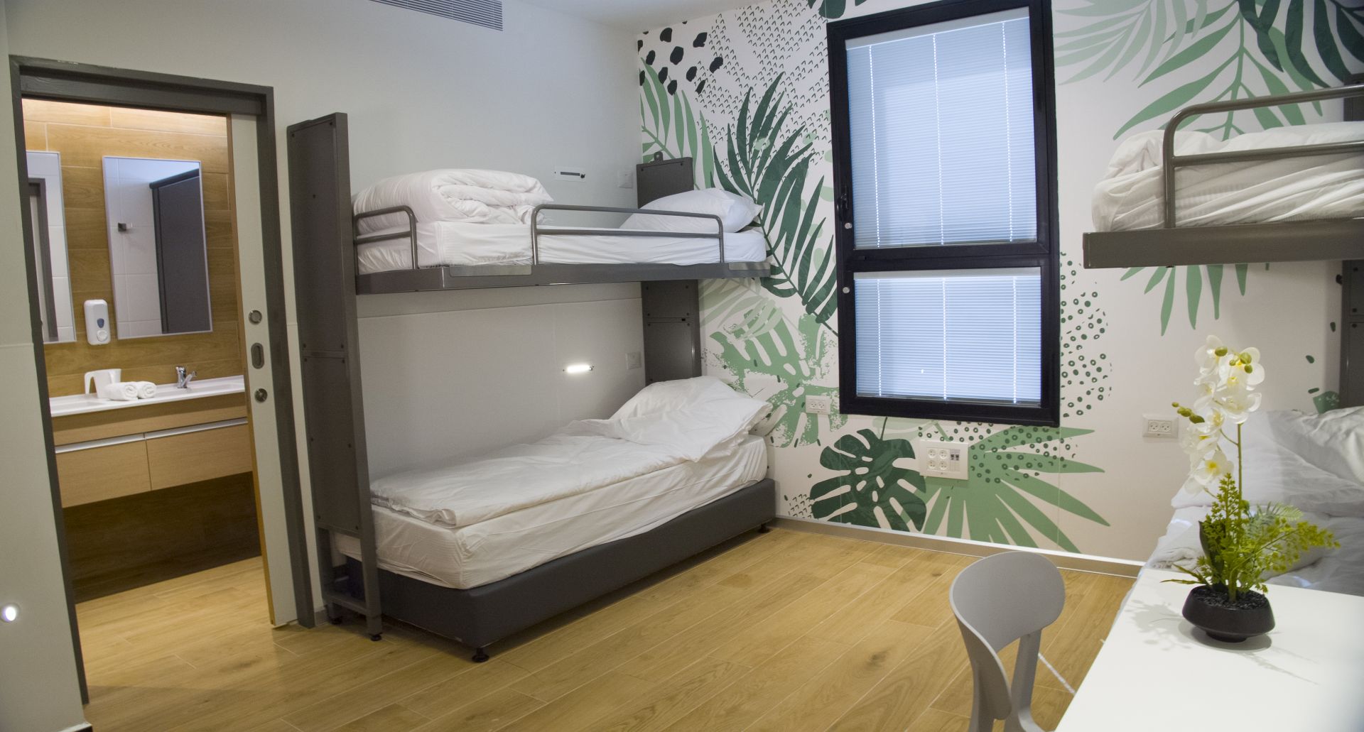 חדר שינה עם מיטות 